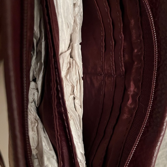 NWT Giani Bernini Softy Core Leather Cross Body Wristlet - Picture 6 of 8